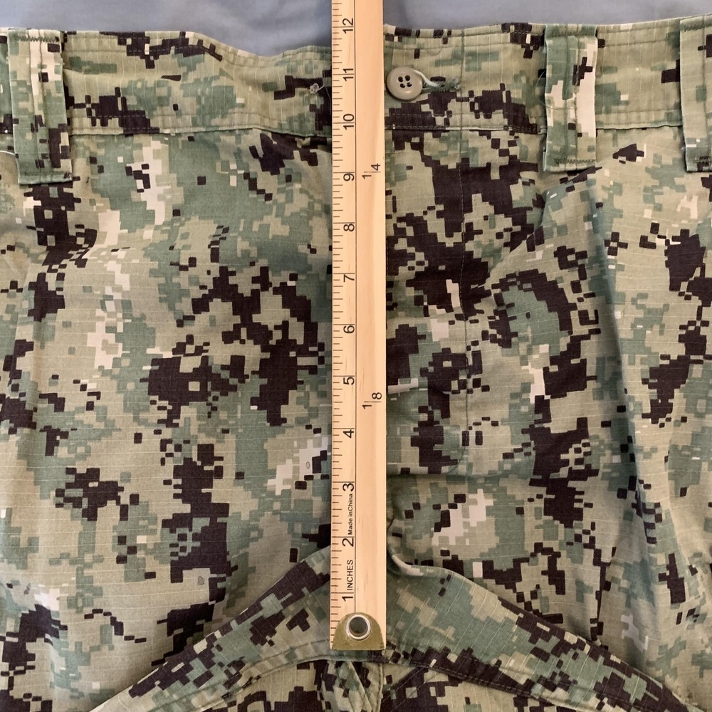 Navy Working Uniform Shorts Mens Large Cut Off Green Camo Cargo Type III BDU - Picture 5 of 9